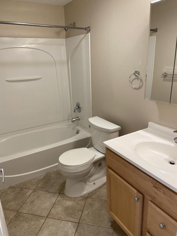 Building Photo - 127 Creekside Dr