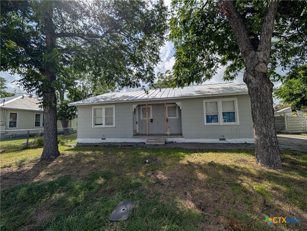 Foto principal - 669 Roosevelt St