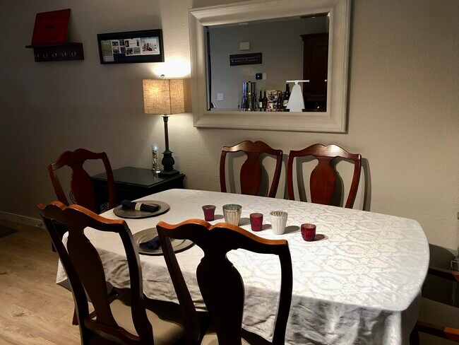 Comedor - 718 Kirkland Cir