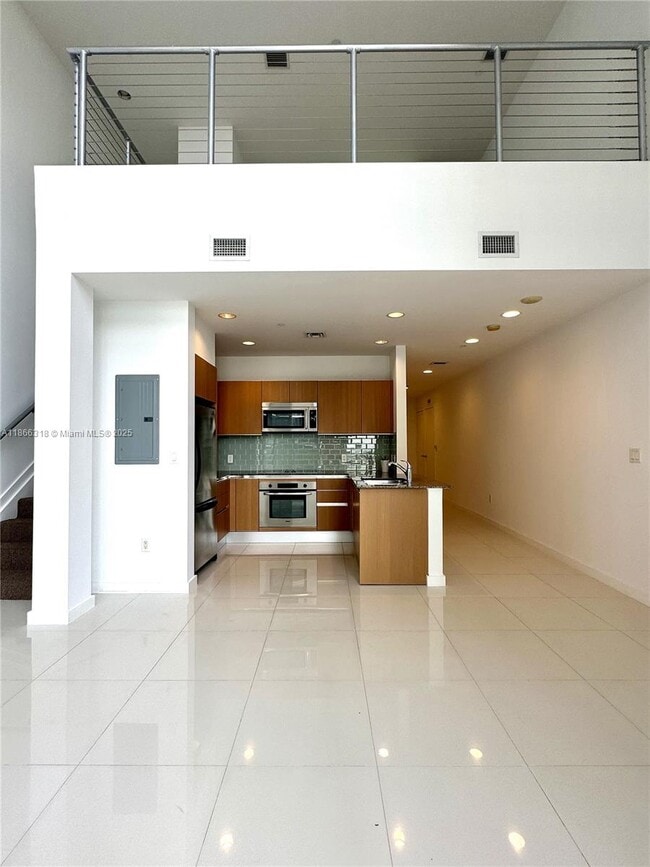 Building Photo - 1050 Brickell Ave
