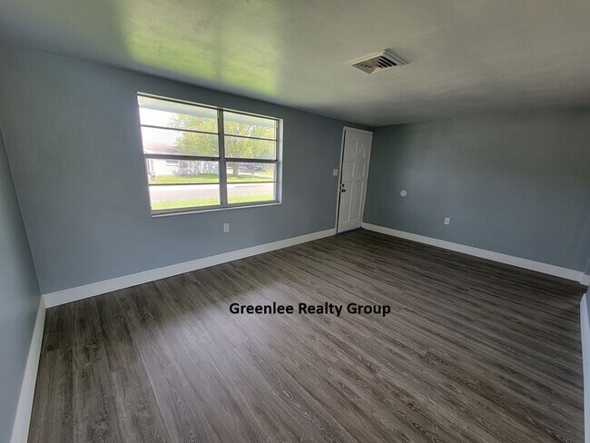 Foto del edificio - Updated 2 Bedroom/1 Bathroom Single Family...