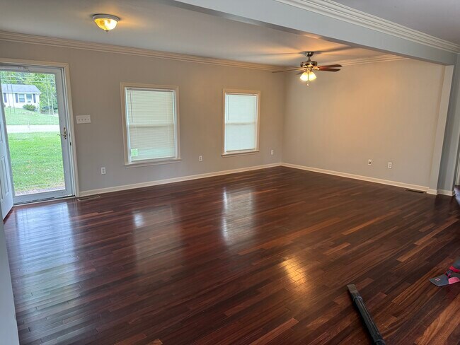 Foto del edificio - 641 Harpeth Bend Dr