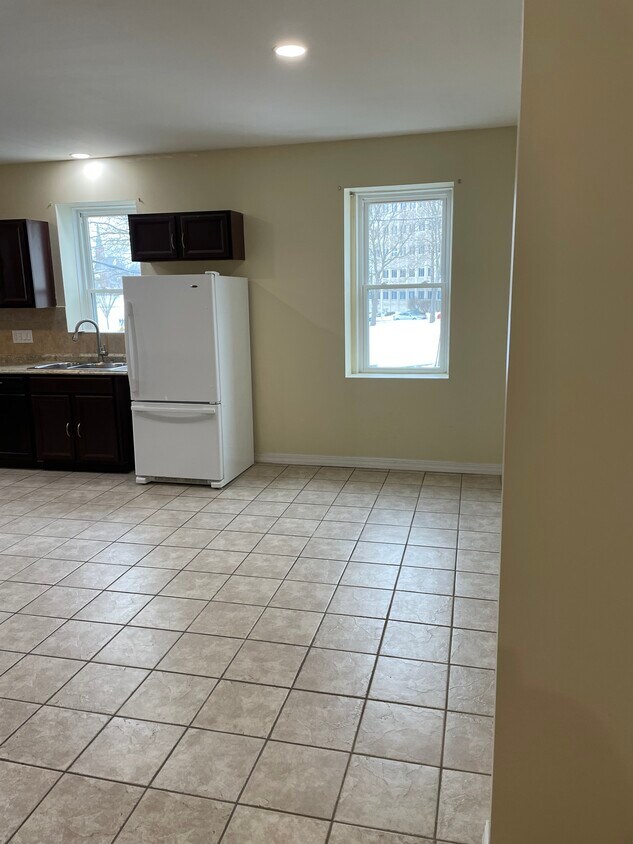 Kitchen - 71 Pratt St