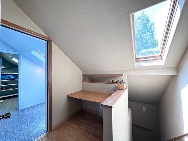 Building Photo - Cozy Studio-ADU in Maplewood Neighborhood! Move in special!!