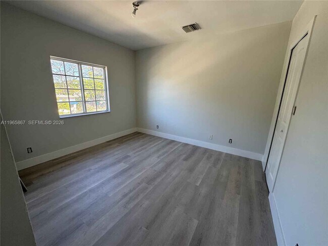 Foto del edificio - 5736 Tyler St