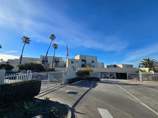 Building Photo - Huntington Pacific: Ocean Front Condo Open...