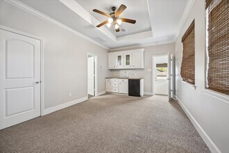 Building Photo - 4523 Maple St