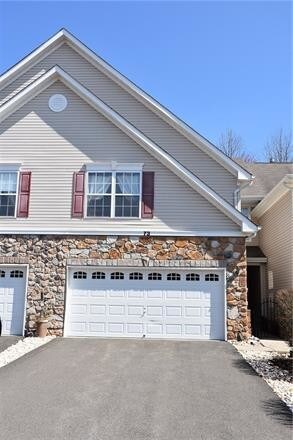 Foto principal - 73 Heath Ct