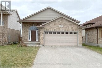 Building Photo - 1020 Hanson Crescent