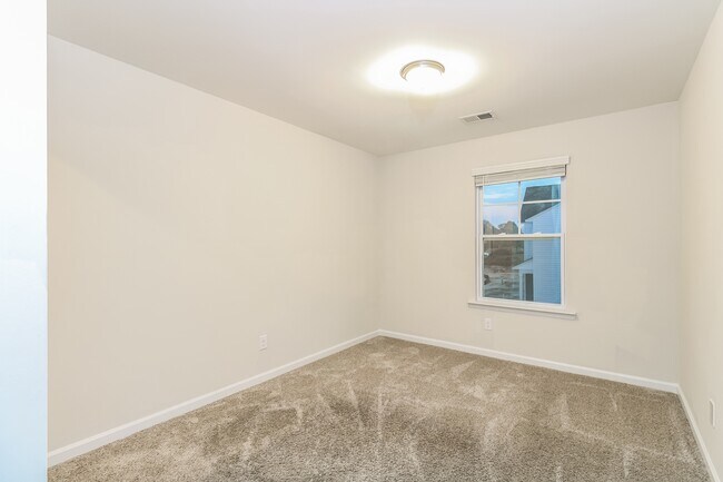 Foto del edificio - 2946 Old Field Rd