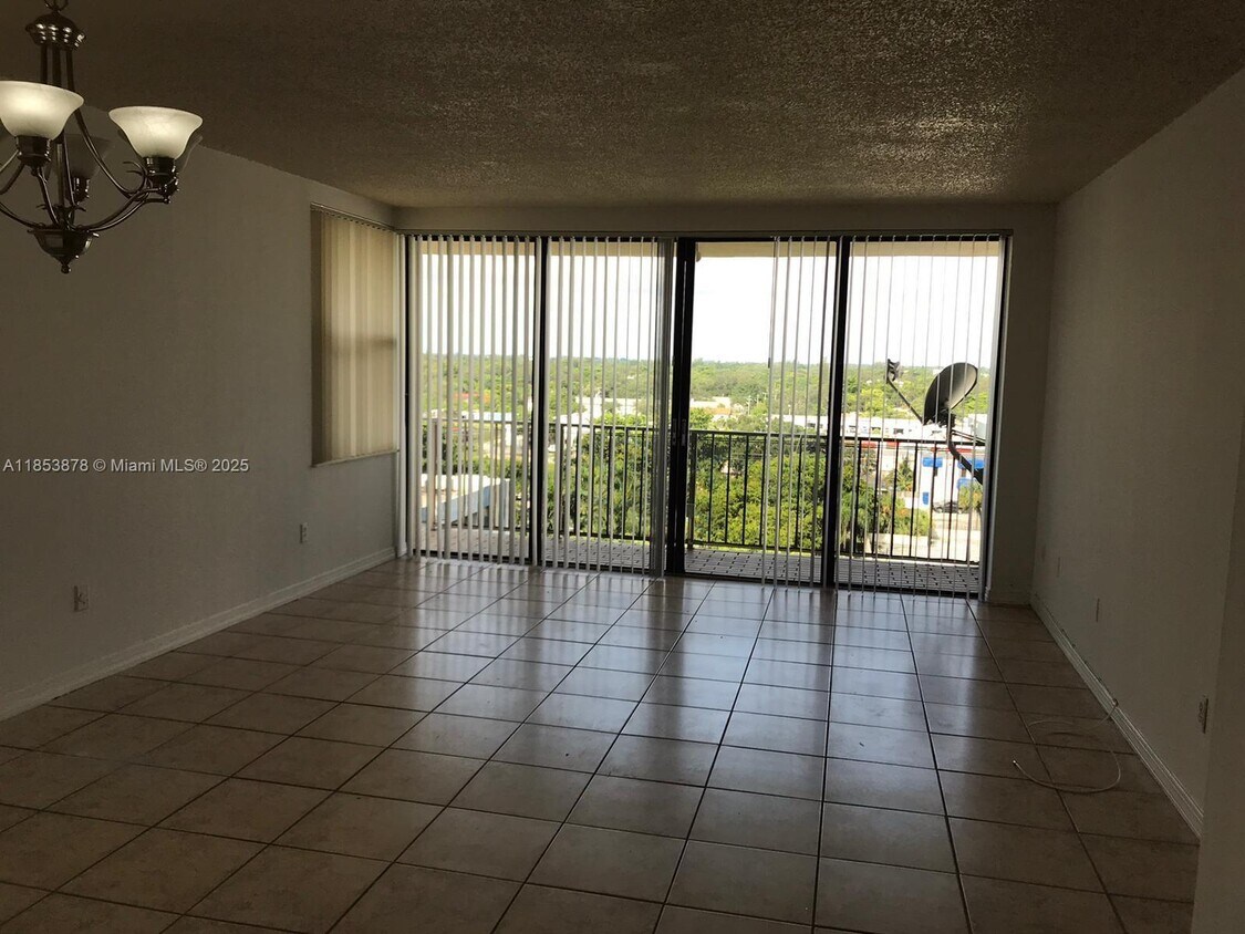 Foto principal - 1470 NE 123rd St