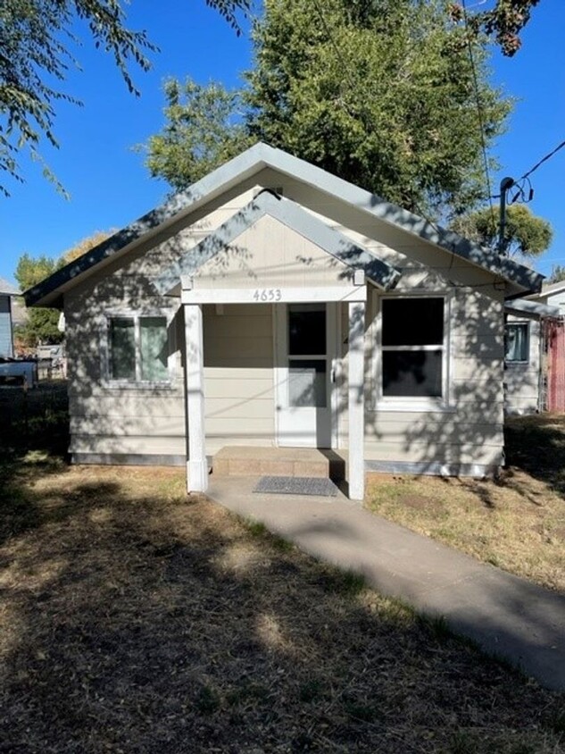 Primary Photo - 2 Bedroom, 1 bath House