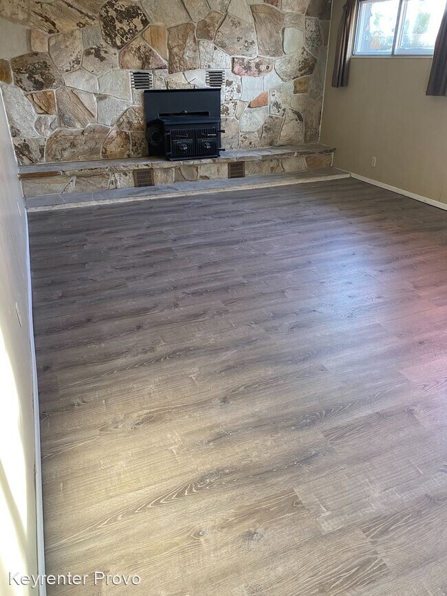 Building Photo - 385 S 400 E