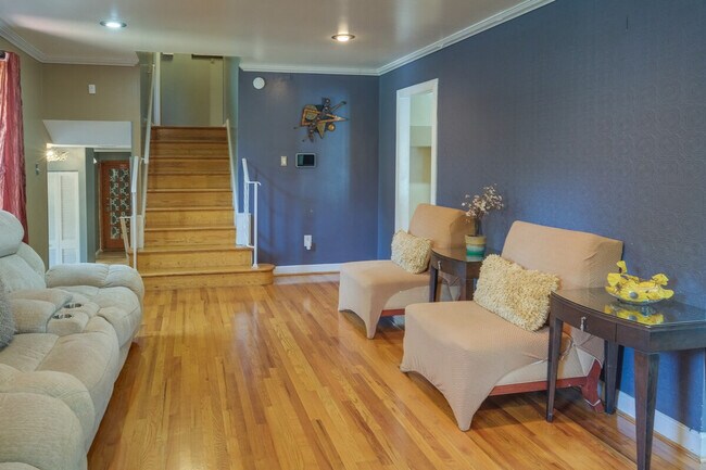 Foto del edificio - 9305 Pine View Ln