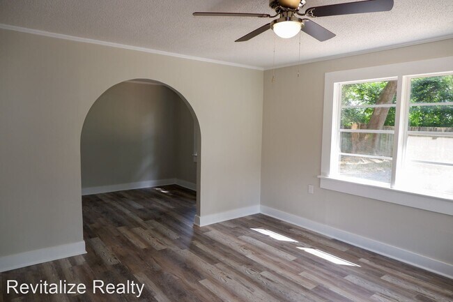 Building Photo - 3 br, 1 bath House - 2405 Wolf Ridge Rd