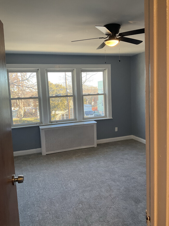 Door apt 2 room 1 - 4137 Boyd Ave