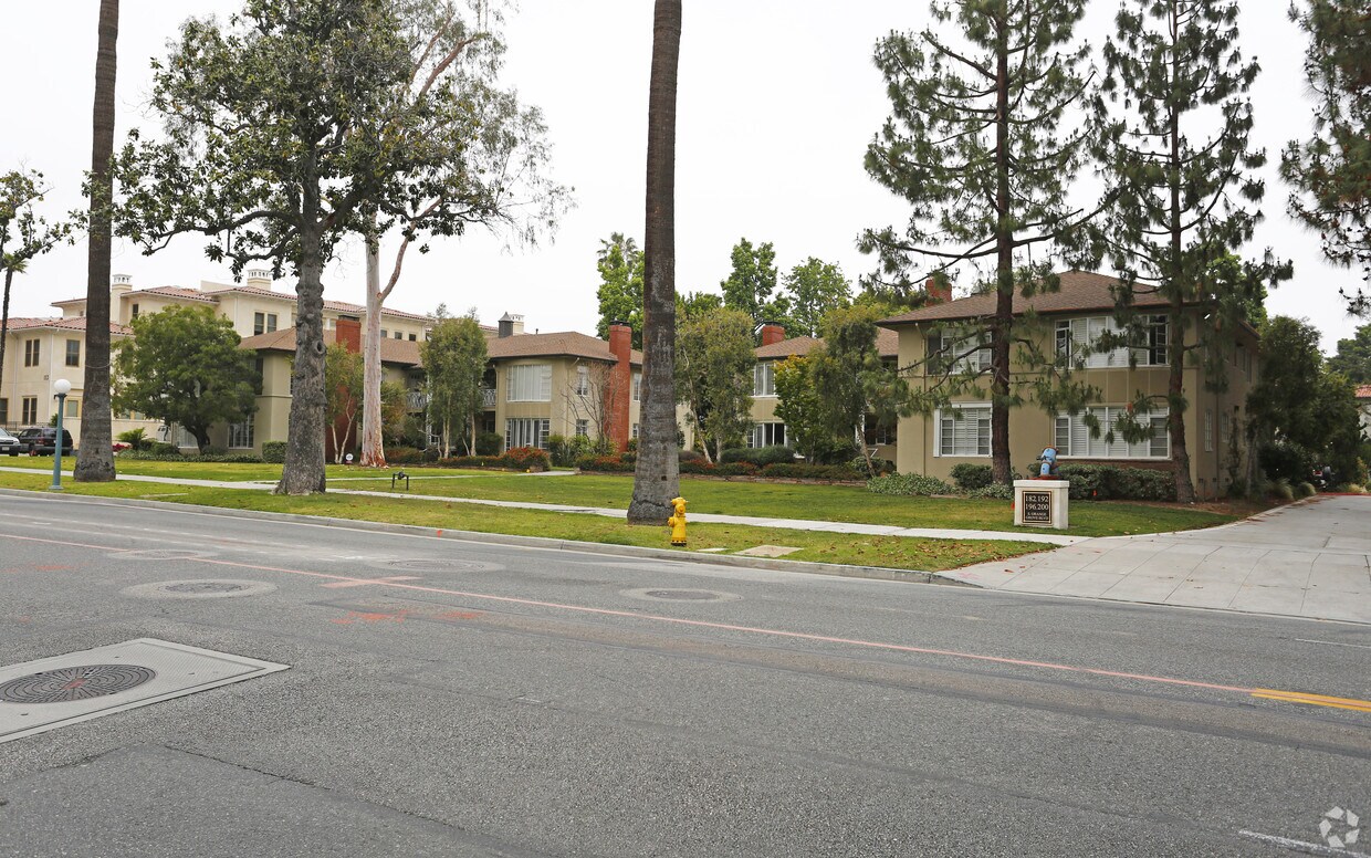 Building - South Orange Grove 20