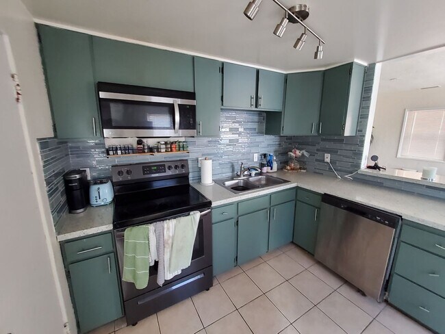 Building Photo - 729