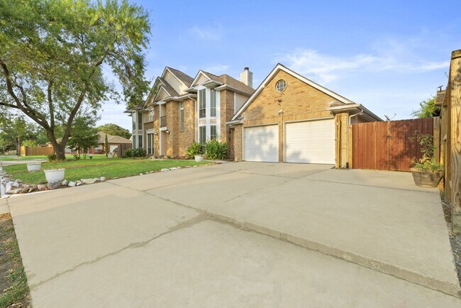 Foto del edificio - Charming 2 Story on Corner Lot