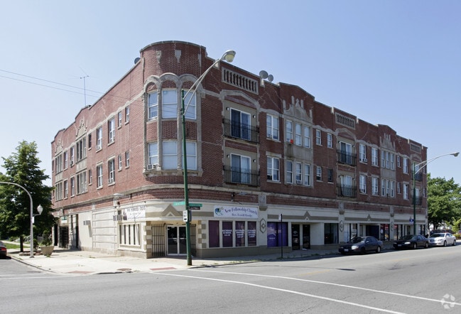 Building Photo - 5833-5845 W Division St