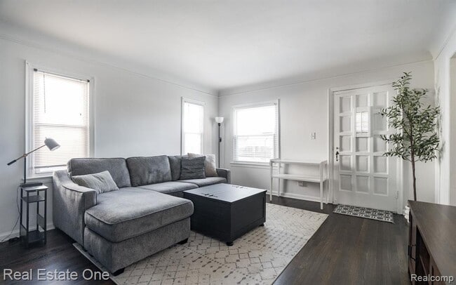 Building Photo - 2989 Cummings Ave