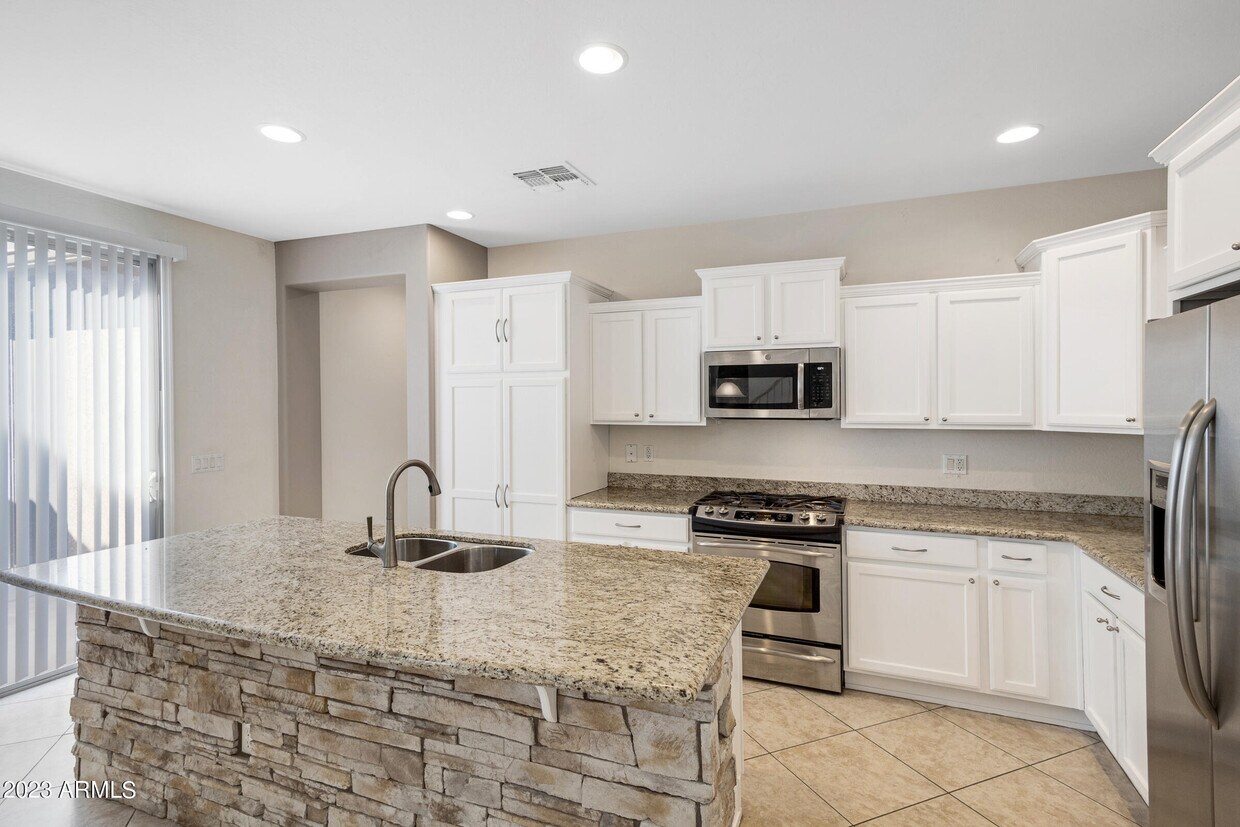 Foto principal - 28739 N 20th Ln