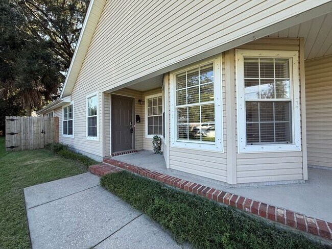 Building Photo - Pensacola - East Hill - 3 bedroom, 2 bathr...