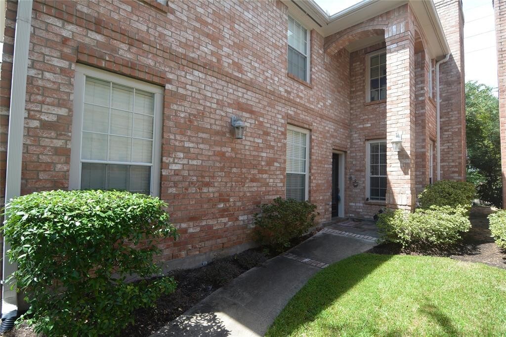 Foto principal - 1018 Enclave Square N