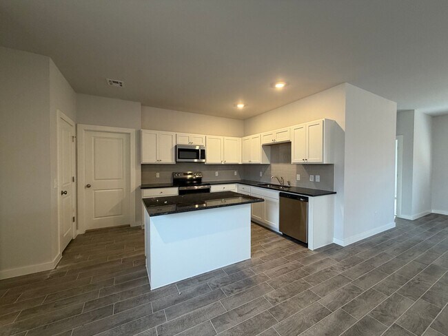 Foto del edificio - New Construction 3 bedroom, 2 bathroom on 1.35 Acre Corner Lot!