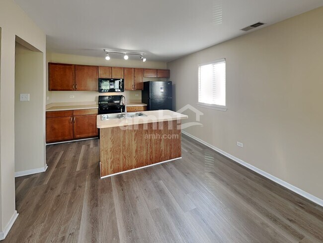 Building Photo - 535 Silver Leaf Dr