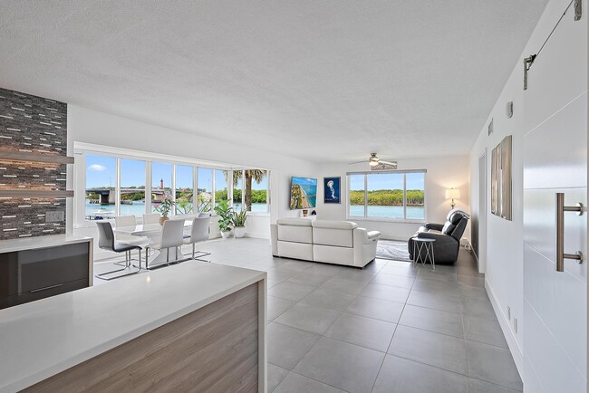 Building Photo - 325 S Beach Rd