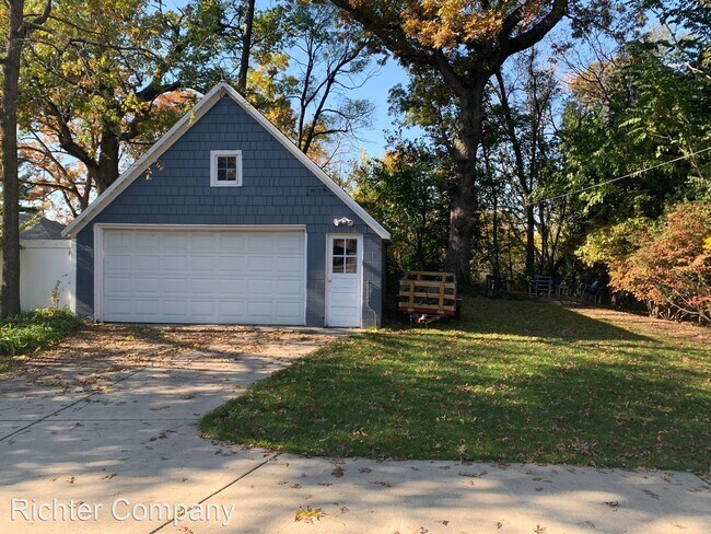 Building Photo - 3 br, 2 bath House - 1543 Gladstone Drive SE