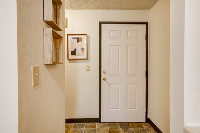 Building Photo - Spacious and immaculate one bedroom! Heat ...