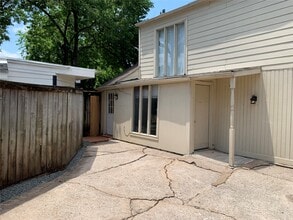 Building Photo - 2128 Sul Ross St