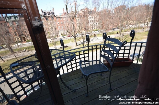 Foto del edificio - 170 Commonwealth Ave