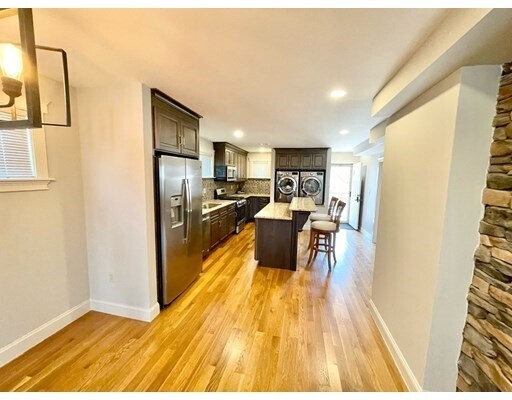 Primary Photo - 65 Lenox St