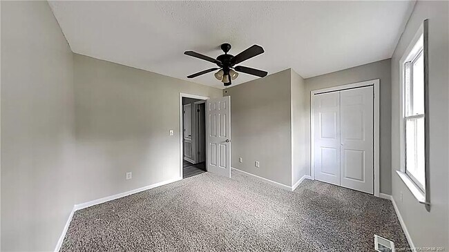 Building Photo - 214 Eppingdale Dr