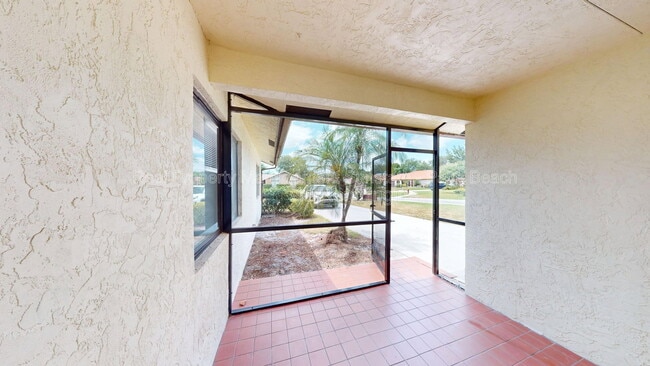 Building Photo - 609 White Water Dr