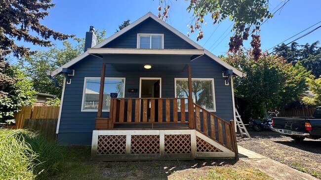 Foto del edificio - 4bd 2 bath Home in Westmoreland, Portland:...