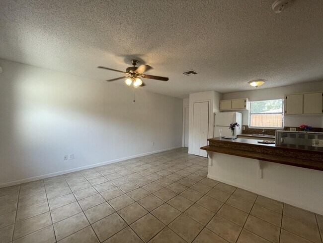 Foto del edificio - 1832 My Pl Ln