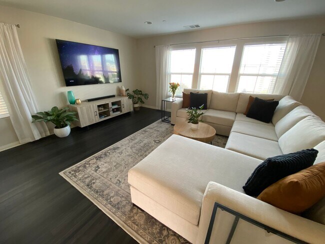 Building Photo - Ana Verde 3 bedroom