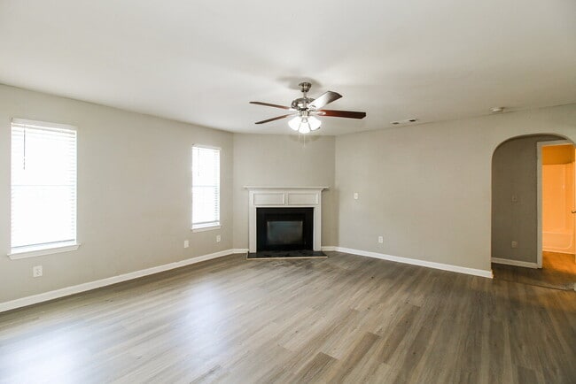Building Photo - 5848 el Segundo Way