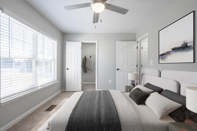 Building Photo - Villas at Greenview West