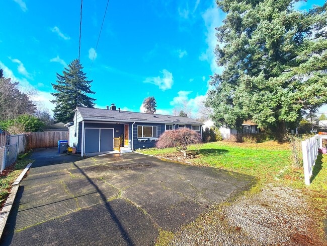 Building Photo - 5-Bedroom Home in NE Portland