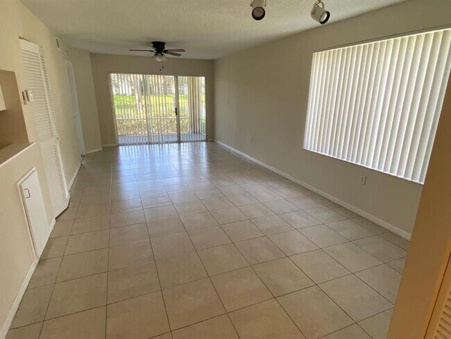 Building Photo - 7108 Glenmoor Dr