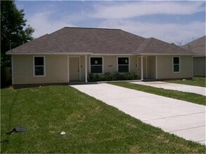 Building Photo - 2418 Morning Glory Dr