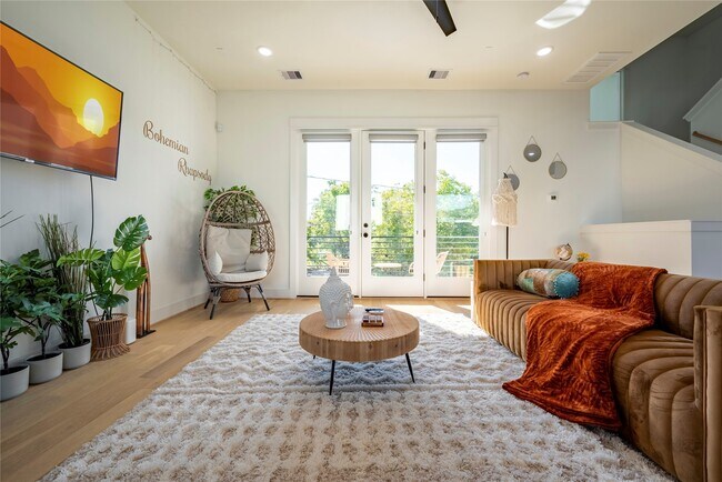 Foto del edificio - 2721 Rosalie St