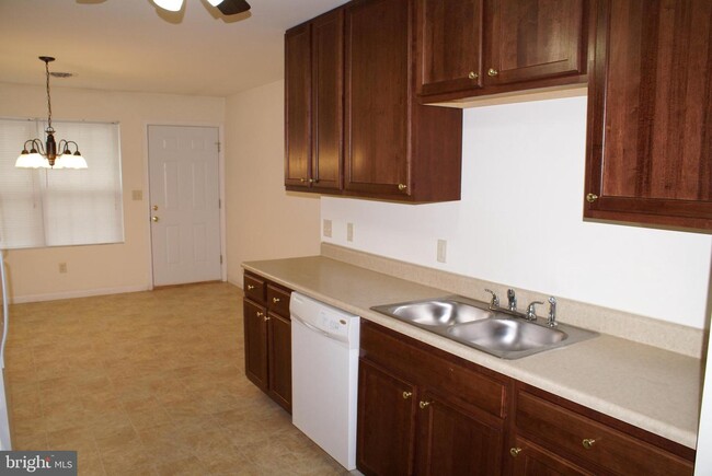 Building Photo - 2815 Roosevelt Dr