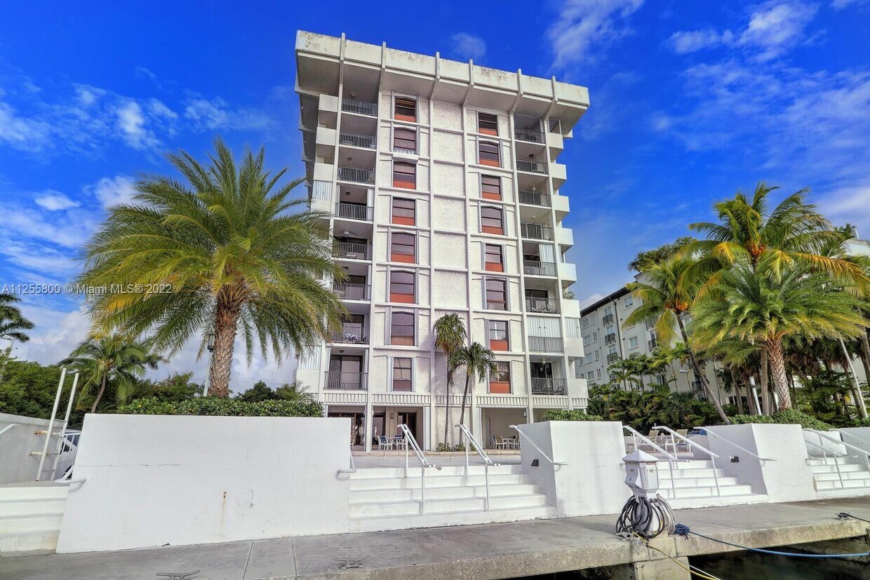 Primary Photo - 1600 S Bayshore Ln
