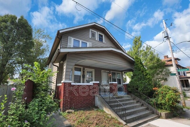 Building Photo - 463 Reinhard Ave